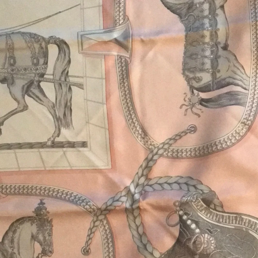 34" x  34" Hermès Grand Aparat in ✨RARE✨ Gray/Rose Pâle/Pink Colorway! - Picture 6 of 8